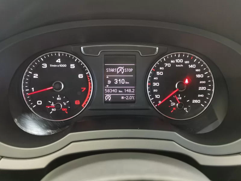 Audi Q3 2017 car image #18