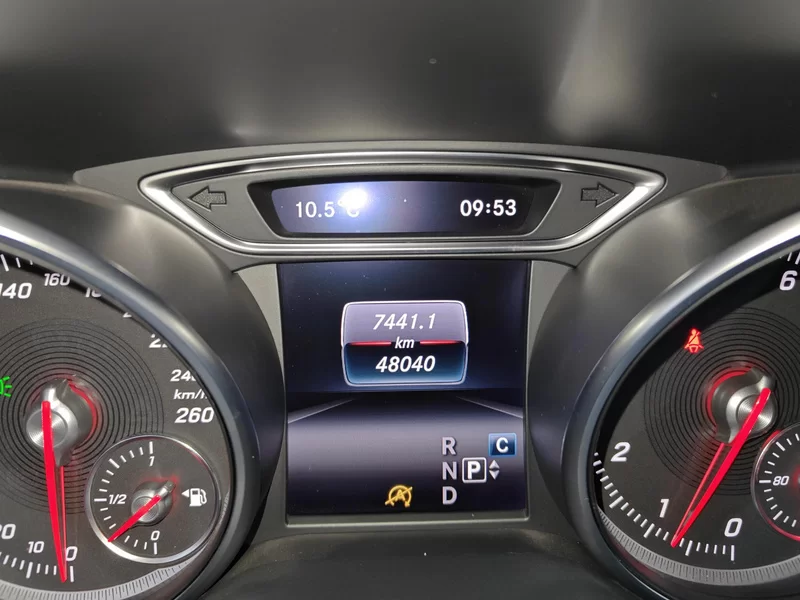 Mercedes-Benz GLA Class 2018 car image #18