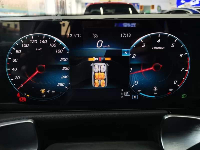 Mercedes-Benz GLB Class 2022 immagine di auto #18