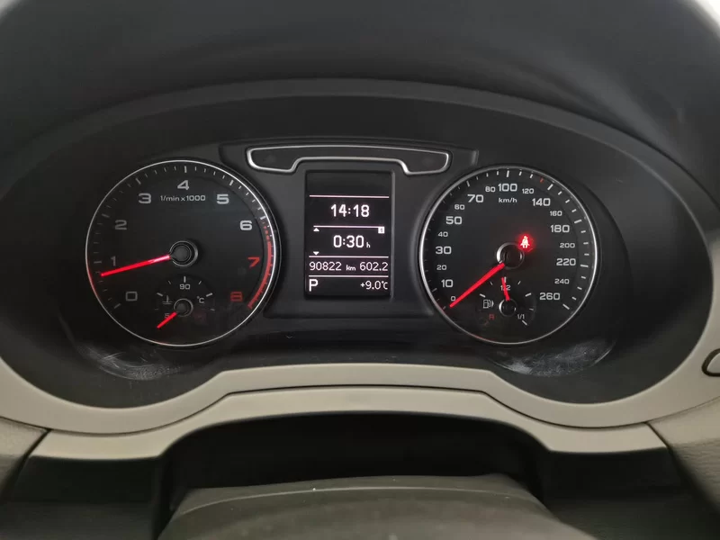 Audi Q3 2016 car image #18