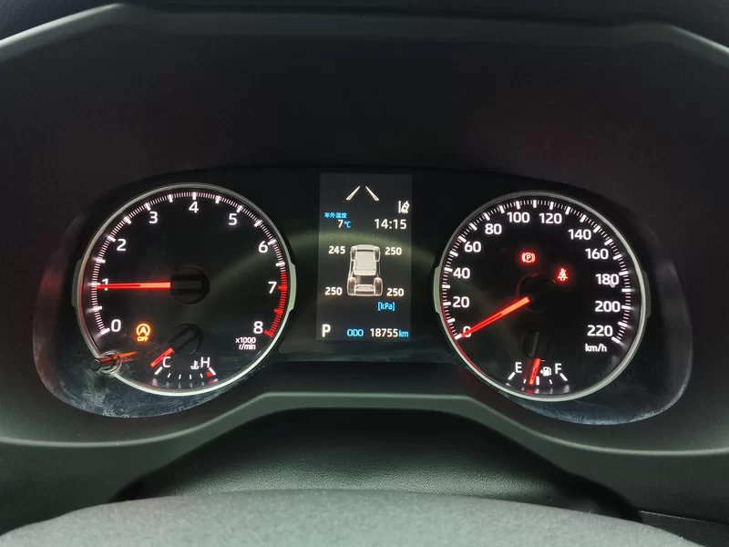 Toyota RAV4 2024 imagen de coche #18