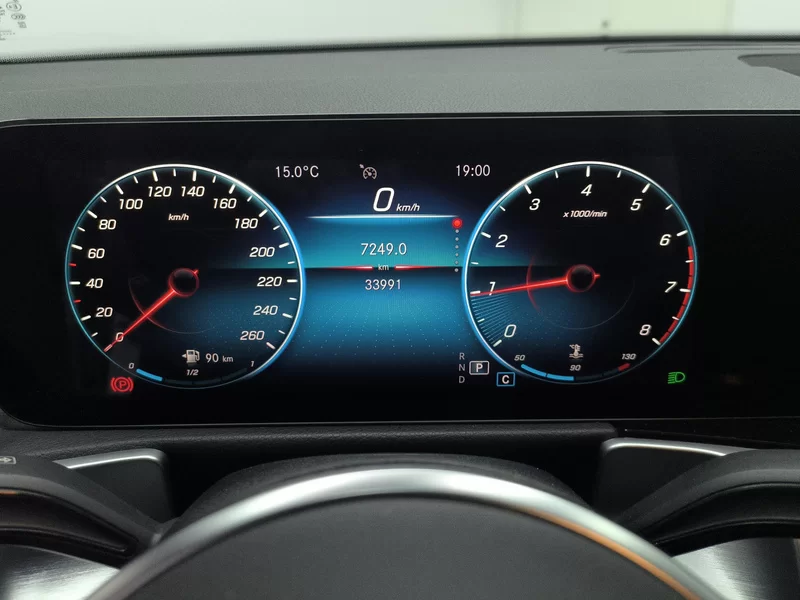 Mercedes-Benz GLB Class 2022 car image #18