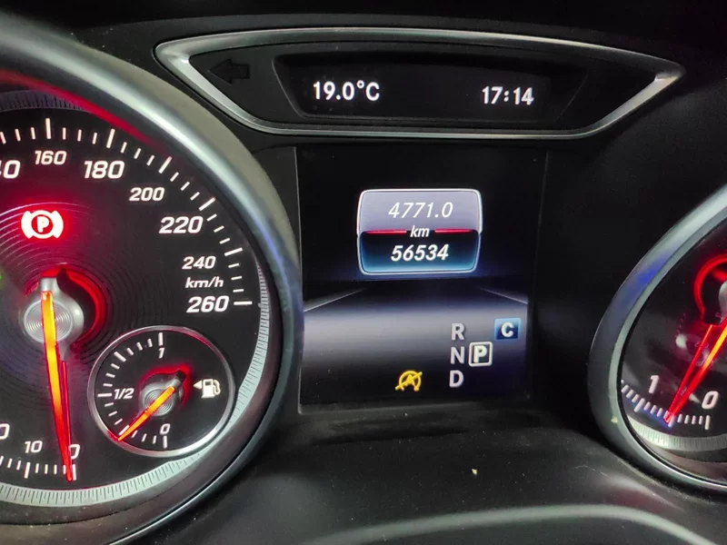 Mercedes-Benz GLA Class 2018 car image #18