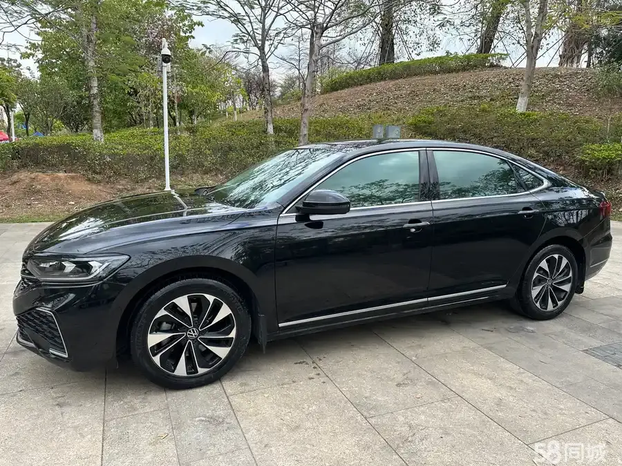 Volkswagen Passat 2021 car image #18