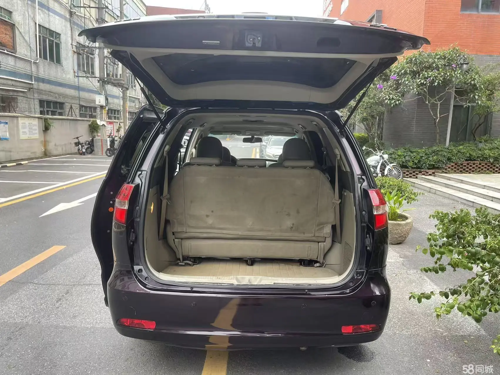 BYD M6 2014 car image #18