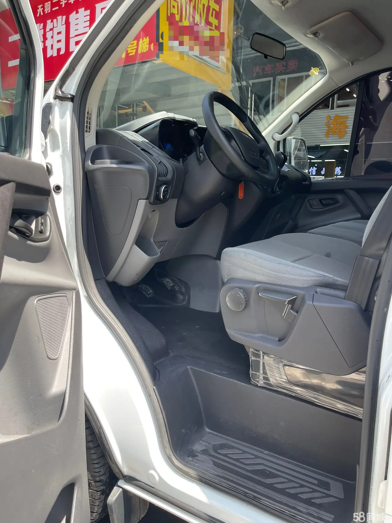 Ford Transit 2022 car image #18