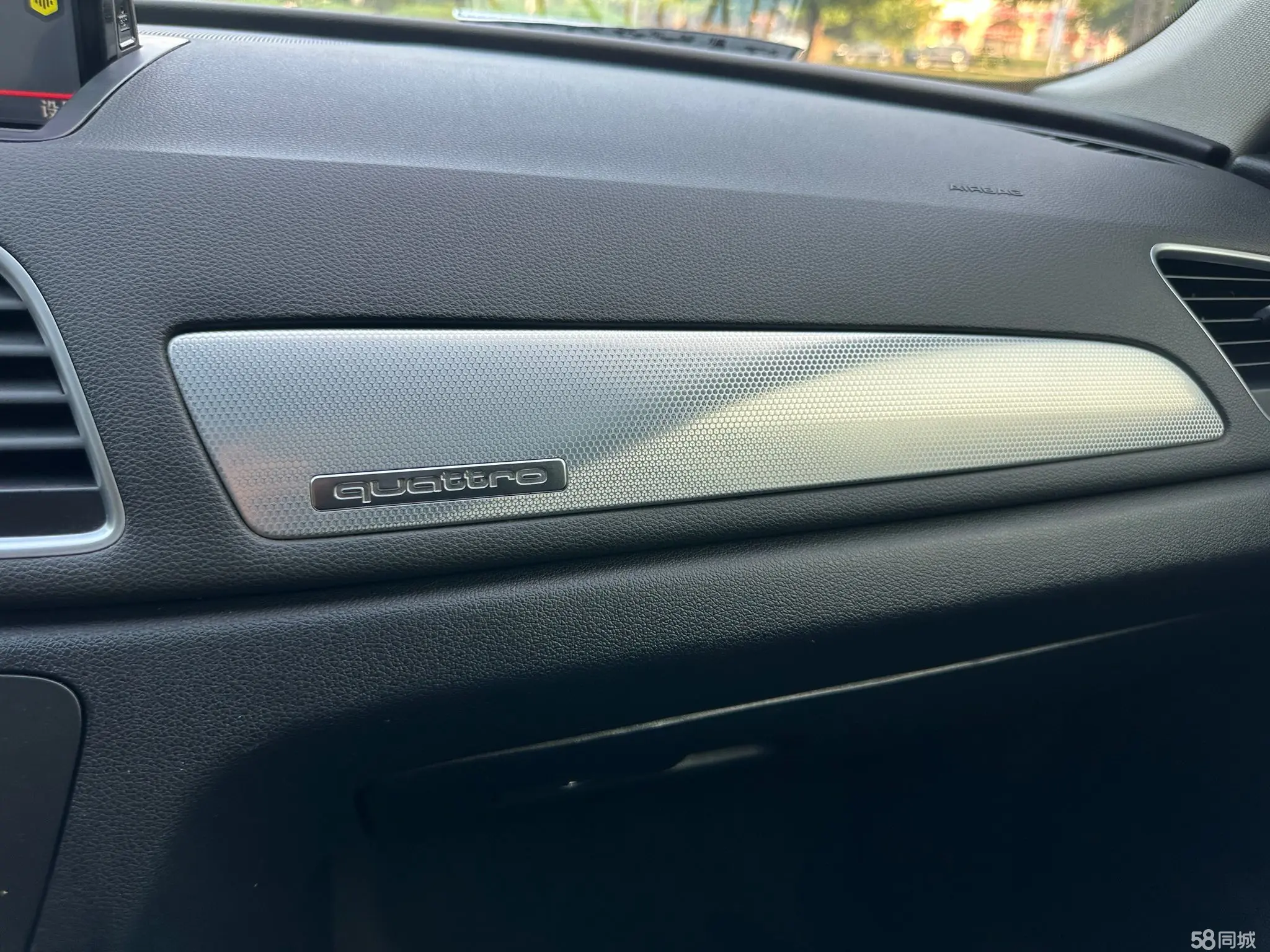 Audi Q3 2015 car image #18