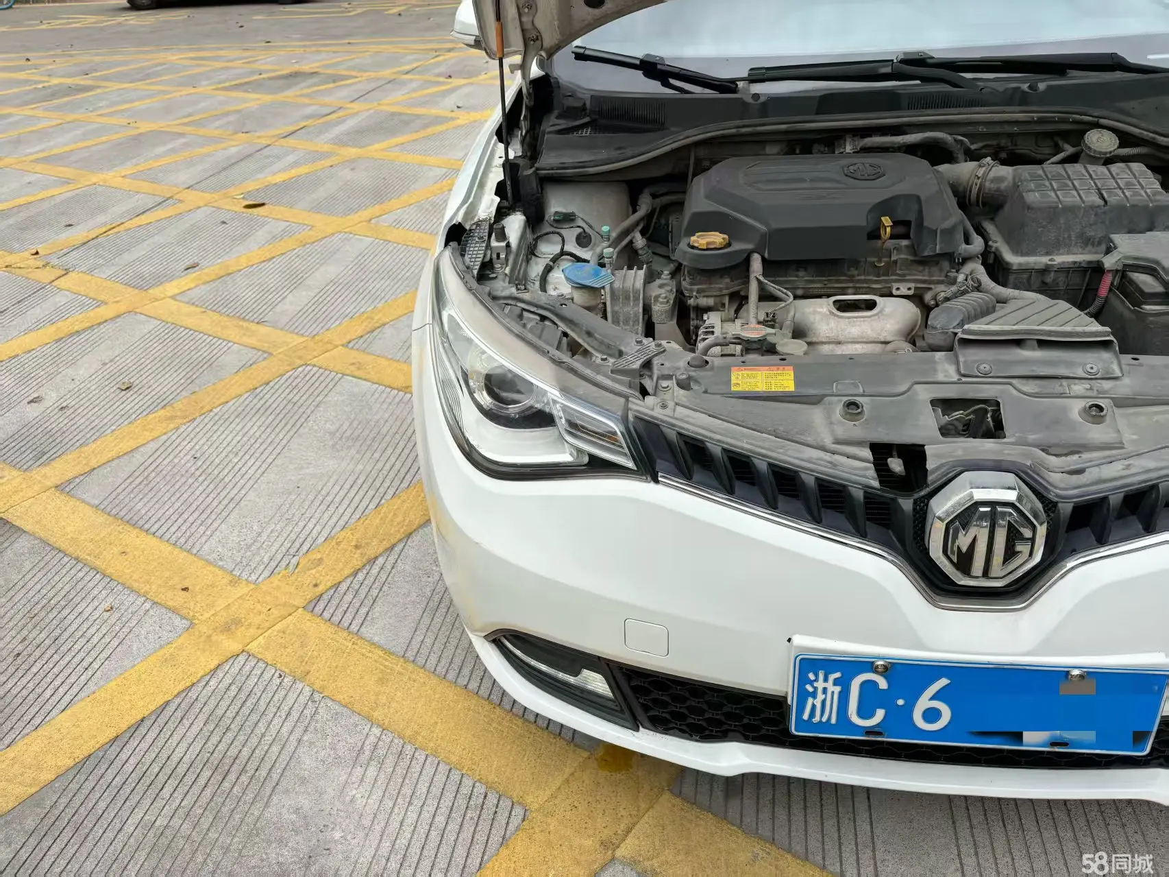 MG GT 2017 car image #18