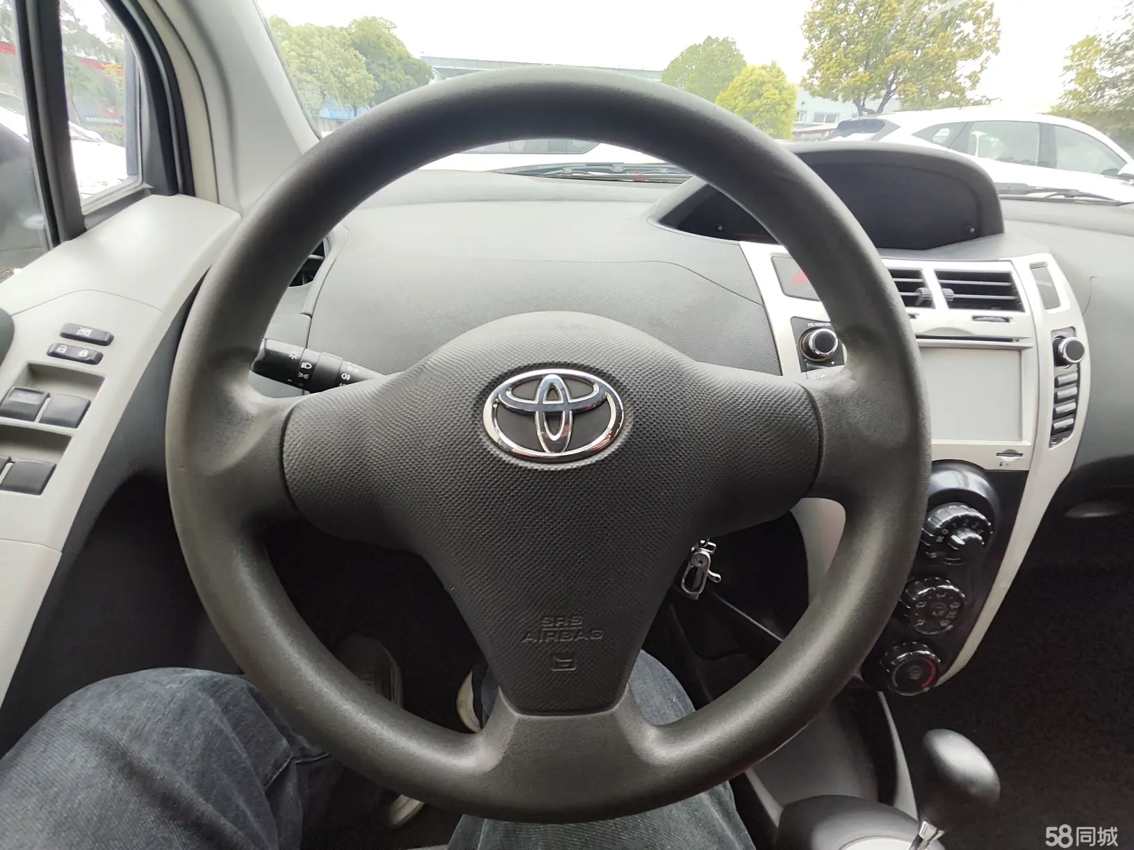 Toyota Yaris 2011 car image #18