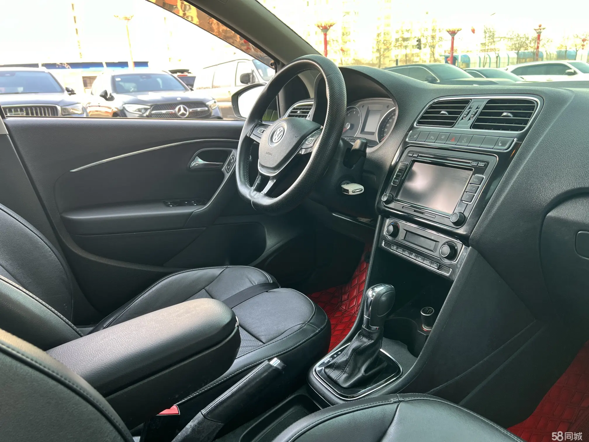 Volkswagen Polo 2015 car image #18