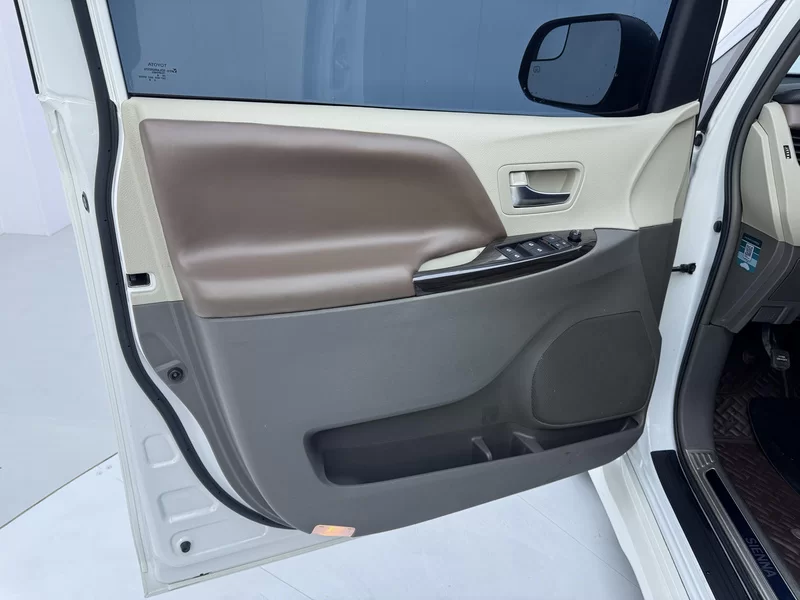 Toyota SIENNA 2019 صورة سيارة #18