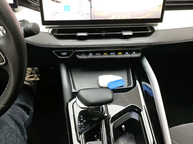 GEELY PrefaceL 2024 car image #18