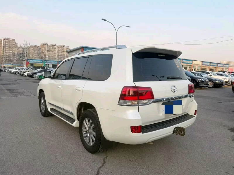 Toyota Land Cruiser 2022 car image #18