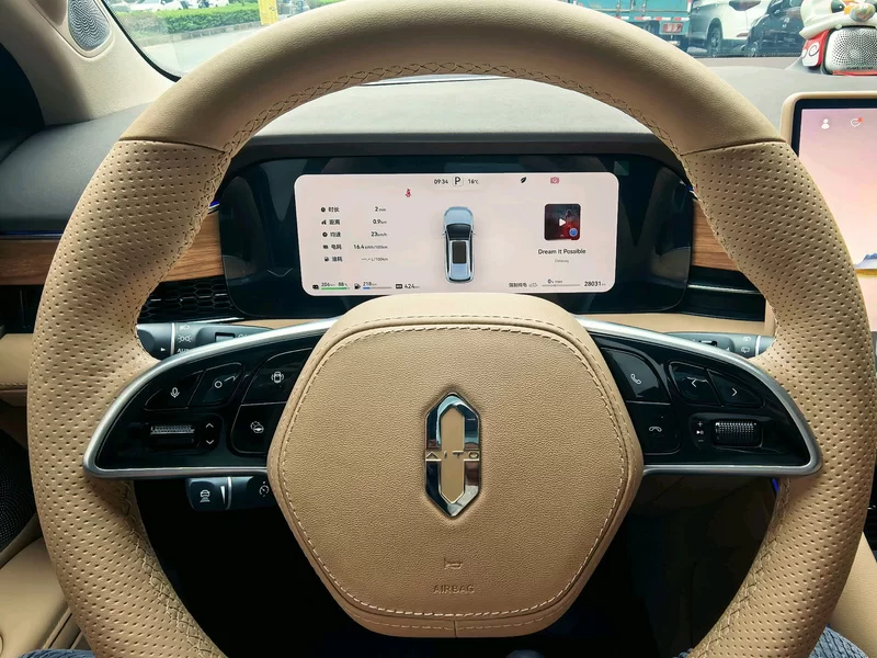 Toyota RAV4 2023 car image #18