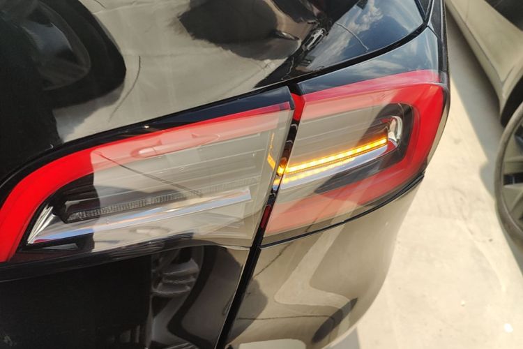 Tesla Model Y 2022 car image #8