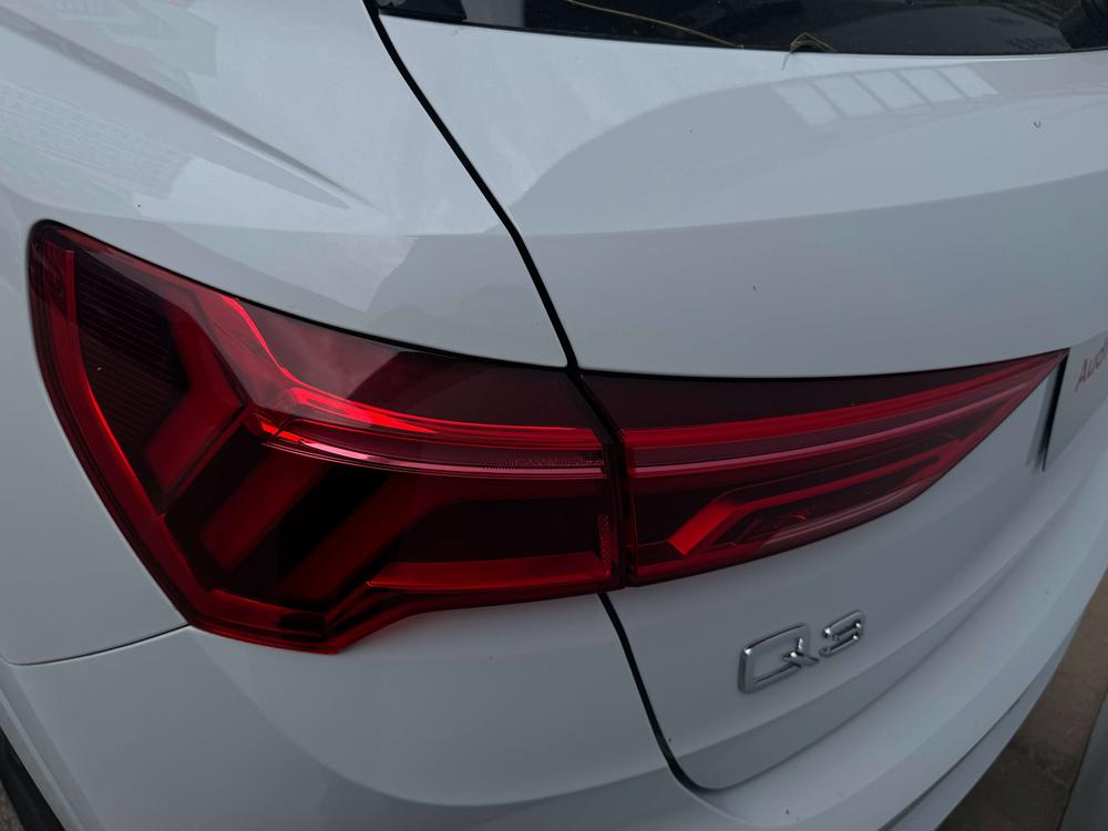 Audi Q3 2021 car image #9