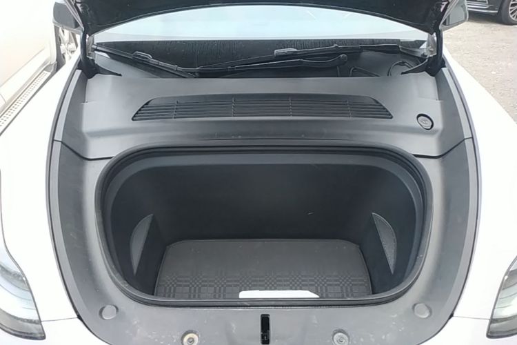 Tesla Model Y 2023 #20 Tesla Model Y 2023 car image #20