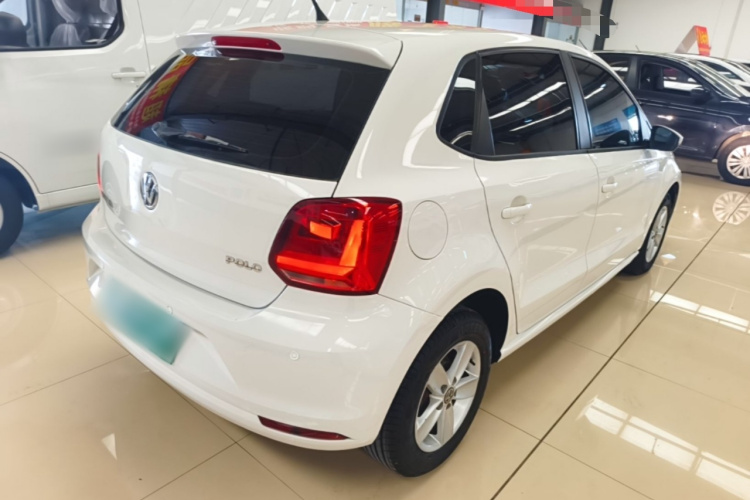 Volkswagen Polo 2015 car image #7