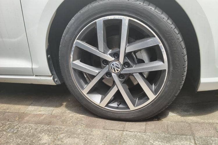 Volkswagen Golf 2020 car image #9