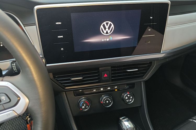 Volkswagen Bora 2024 immagine di auto #13