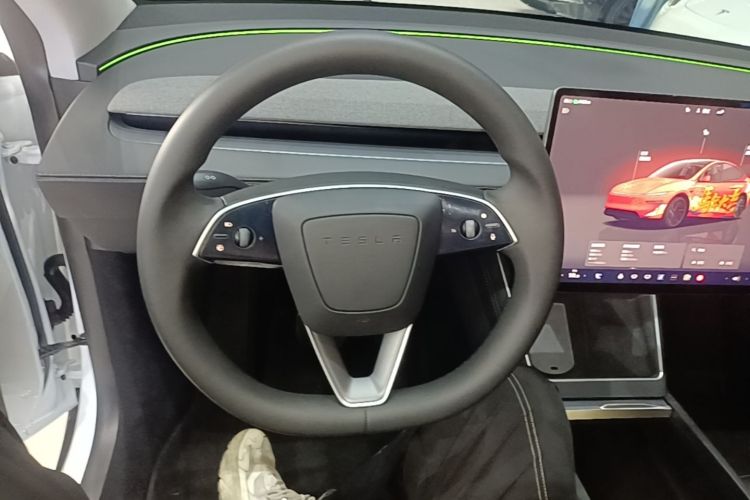 Tesla Model Y 2025 #11 Tesla Model Y 2025 car image #11