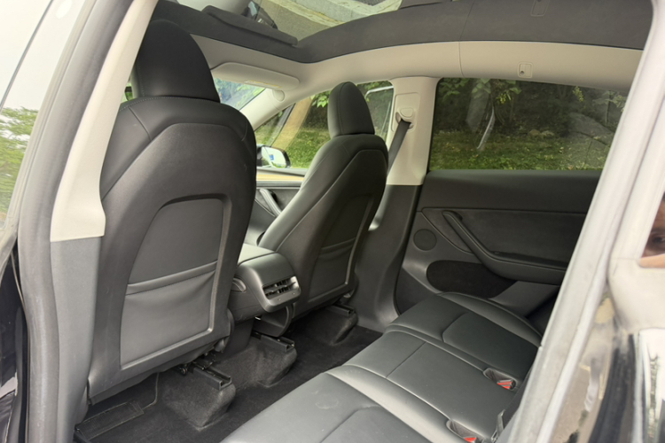 Tesla Model Y 2022 #21 Tesla Model Y 2022 car image #21