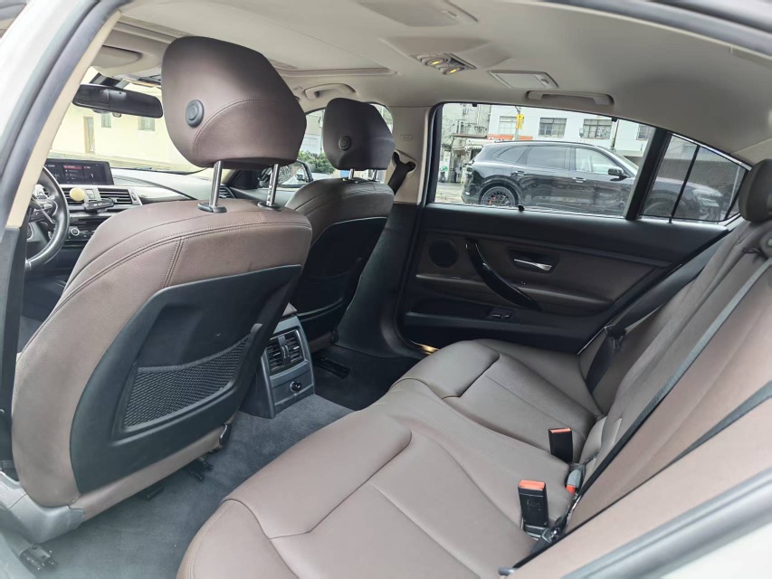 BMW 3 Series 2019 car image #6