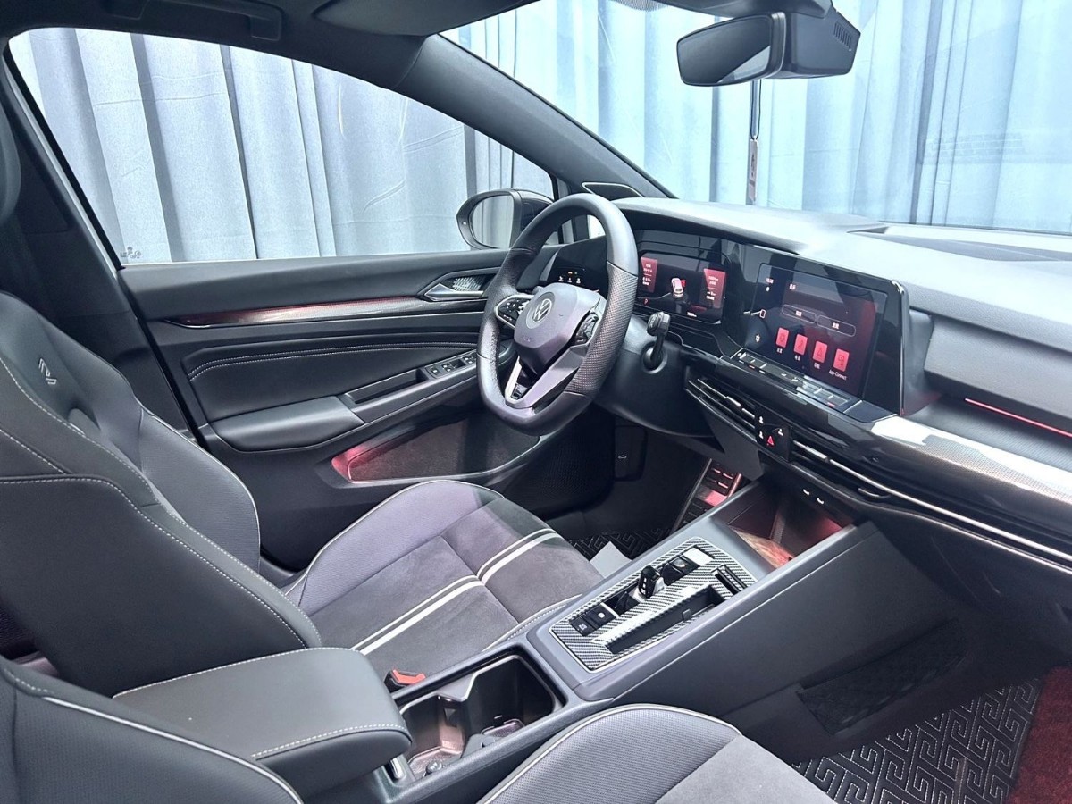 Volkswagen Golf 2022 car image #13