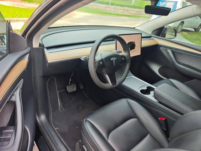 Tesla Model Y 2022 car image #4