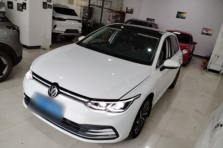 Volkswagen Golf 2022 car image #2