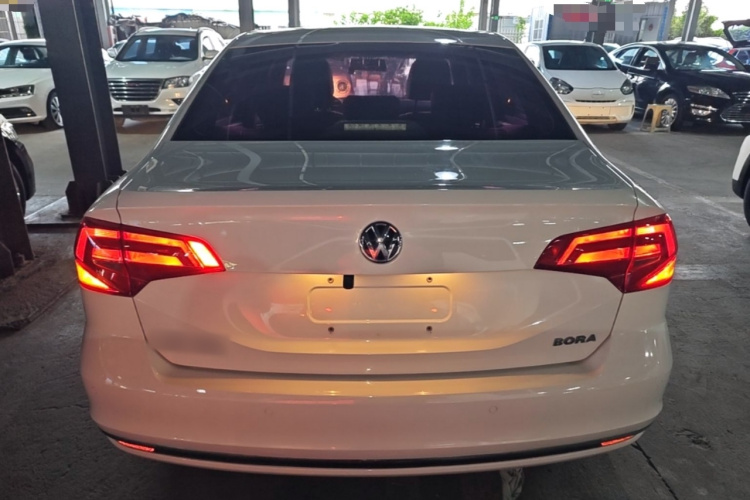 Volkswagen Bora 2017 car image #6