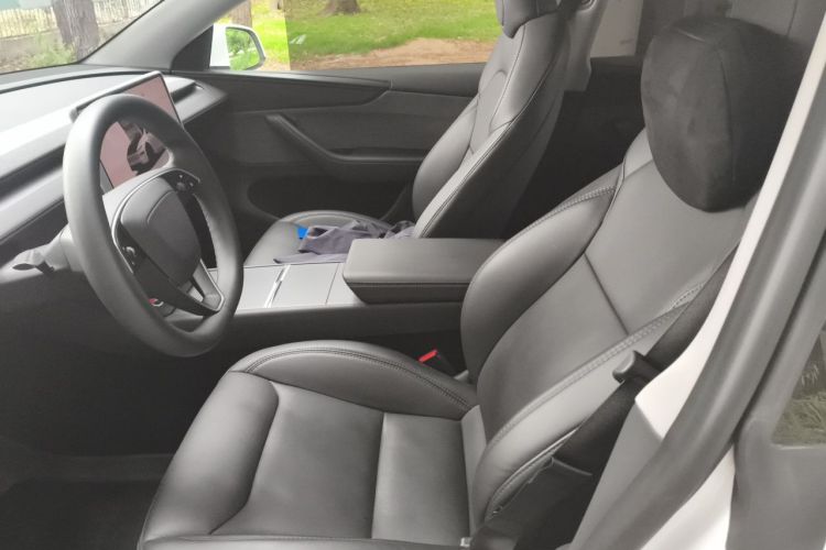 Tesla Model Y 2025 #15 Tesla Model Y 2025 car image #15