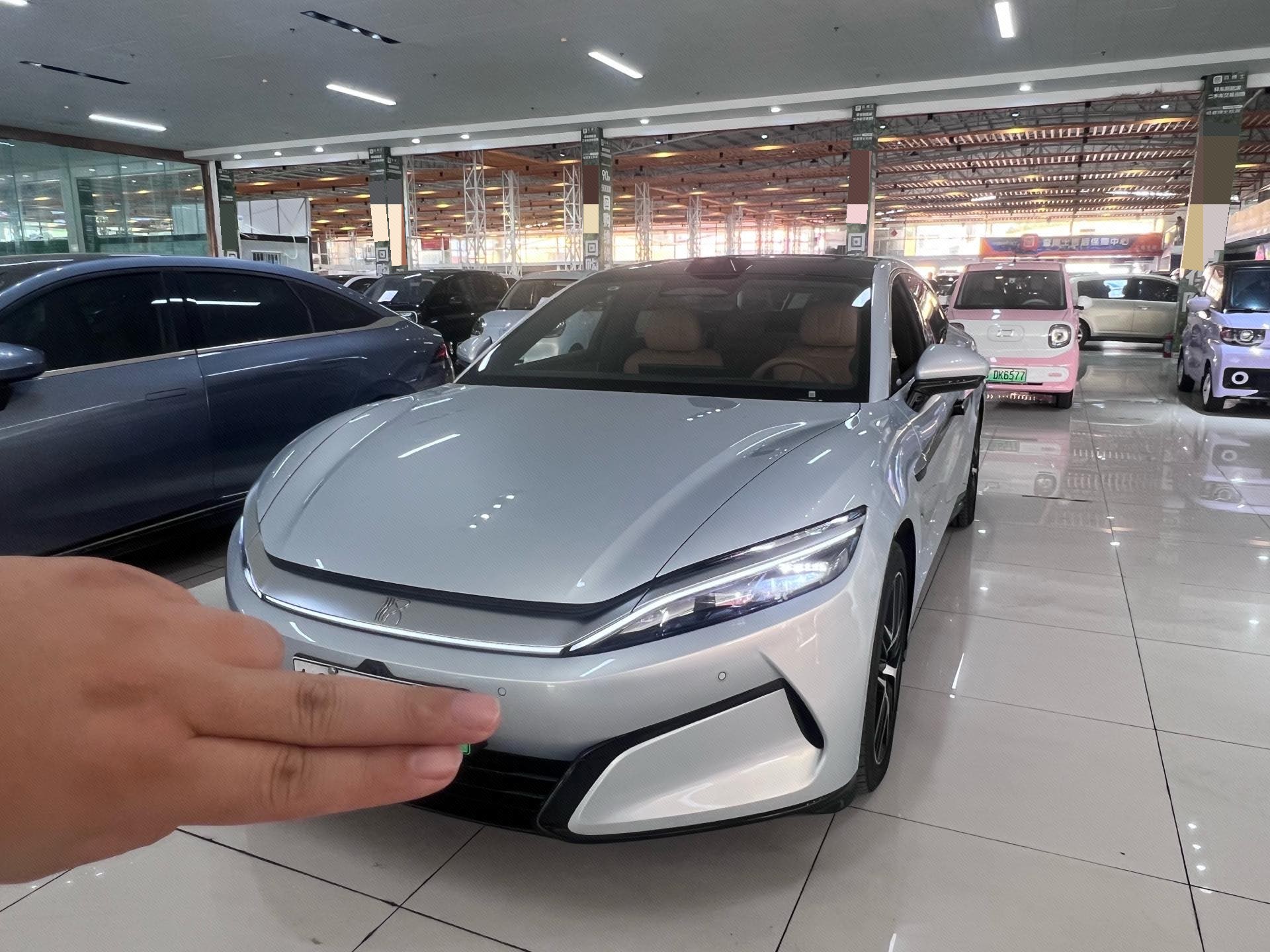 BYD HanL 2025 car image 