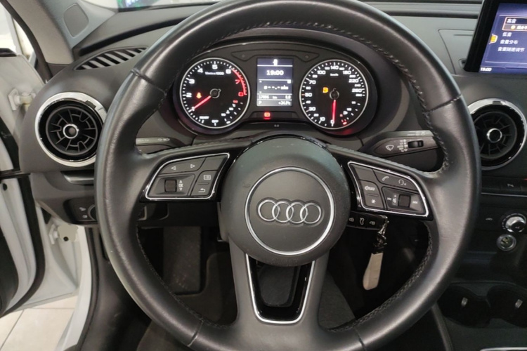 Audi A3 2019 car image #11