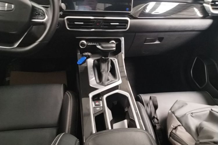 GEELY Coolray 2025 car image #14