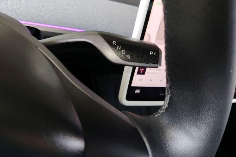 Tesla Model Y 2023 #14 Tesla Model Y 2023 car image #14