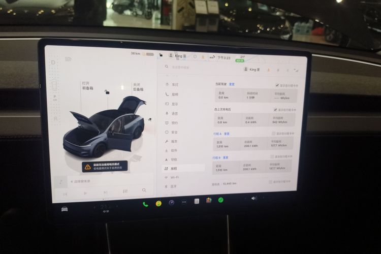 Tesla Model Y 2025 #13 Tesla Model Y 2025 car image #13