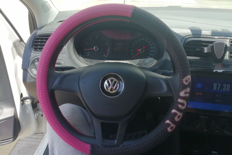 Volkswagen Polo 2018 car image #11