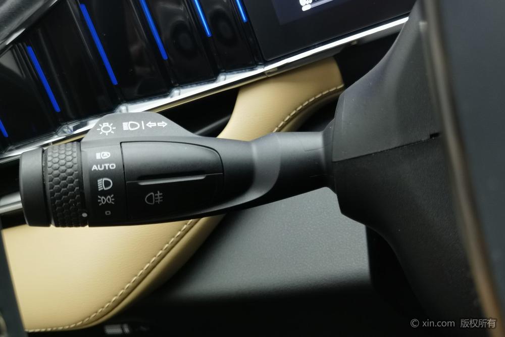 GEELY Boyue L 2023 car image #15