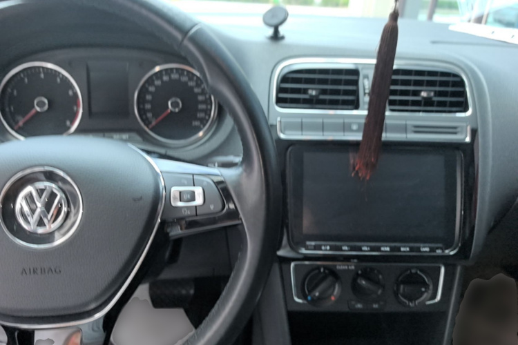 Volkswagen Polo 2017 car image #10