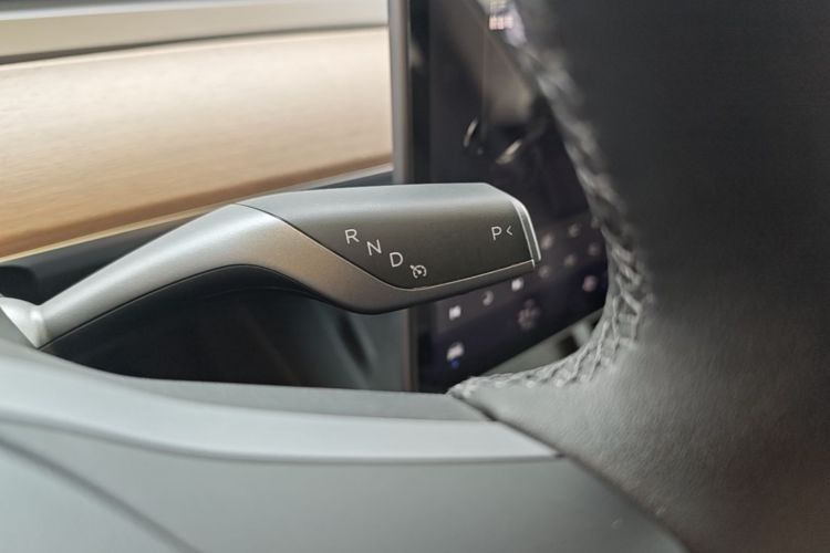 Tesla Model Y 2021 #14 Tesla Model Y 2021 car image #14