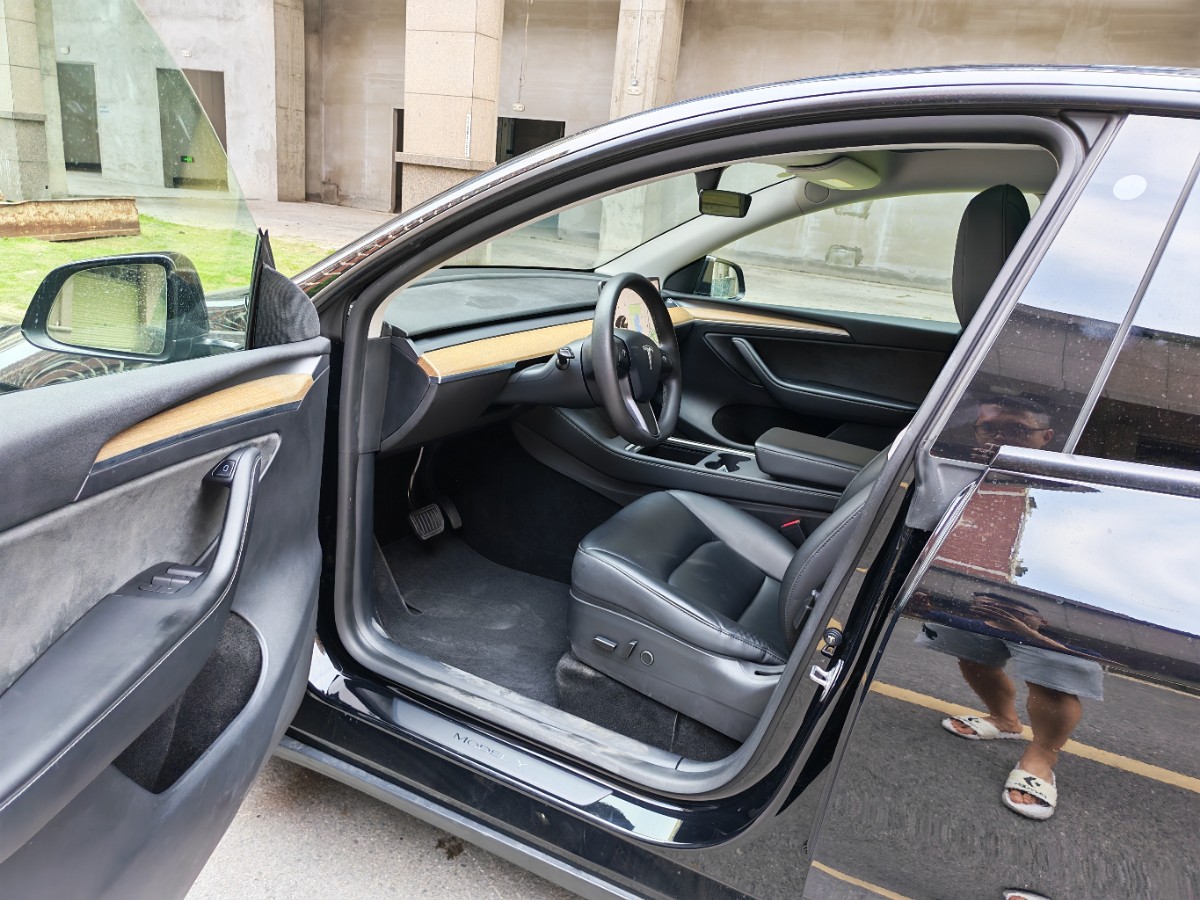 Tesla Model Y 2021 car image #8