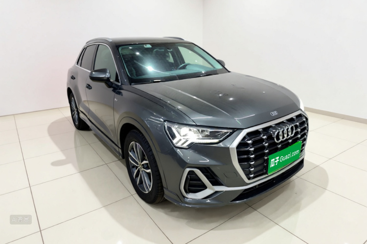 Audi Q3 2023 car image #4