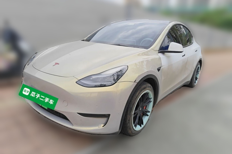 Tesla Model Y 2021 car image #2