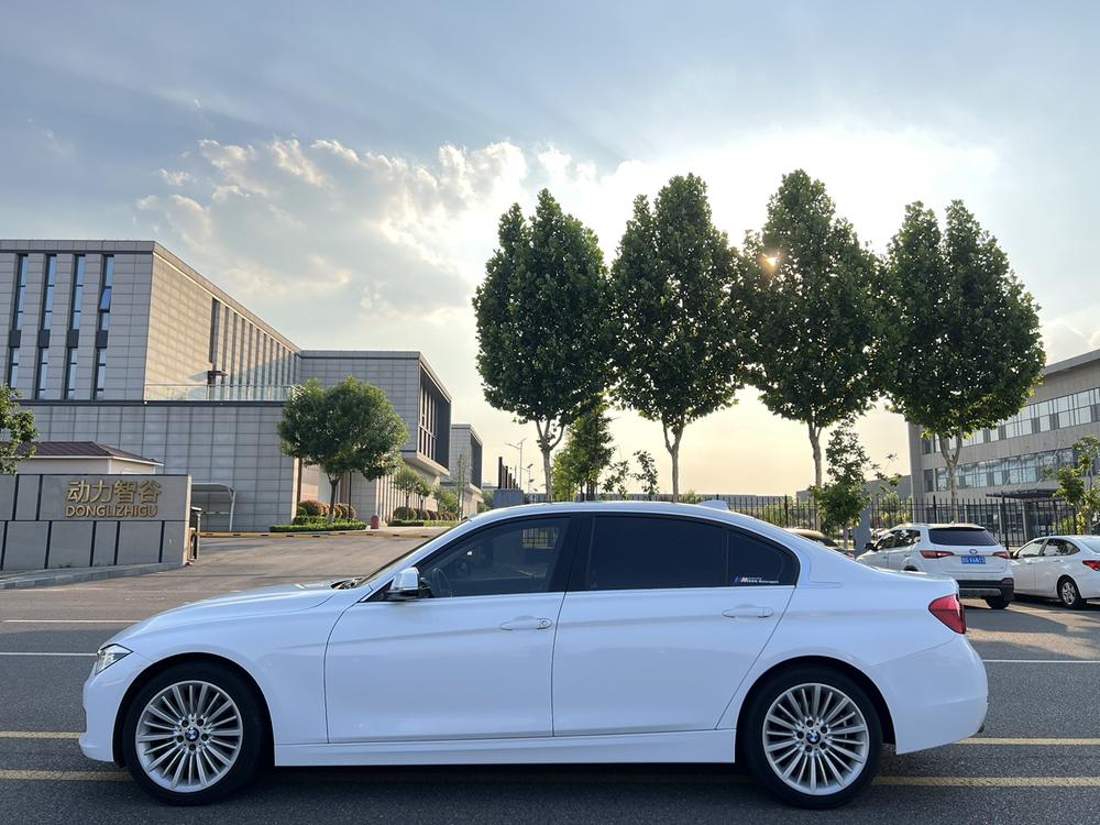 BMW 3 Series 2018 car image #3