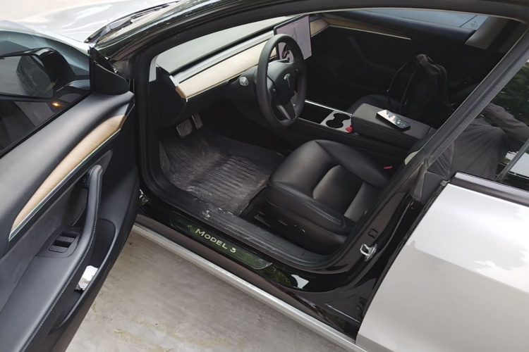 Tesla Model 3 2021 car image #16