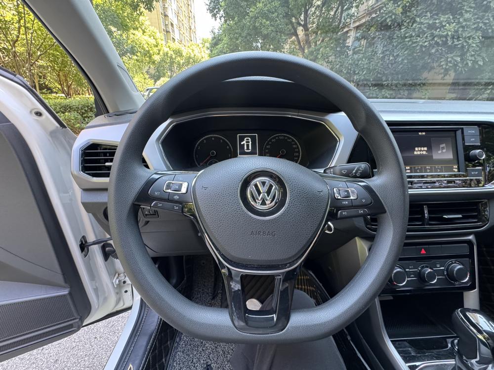 Volkswagen T-Cross 2019 car image #12