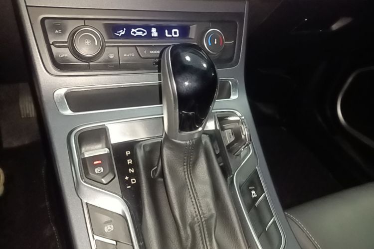 GEELY Emgrand 2019 #14 GEELY Emgrand 2019 car image #14