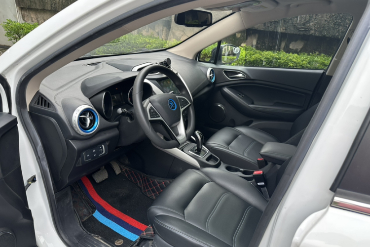 BYD Yuan New Energy 2019 car image #12