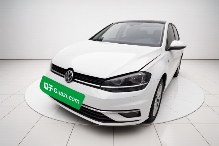 Volkswagen Golf 2019 car image #2